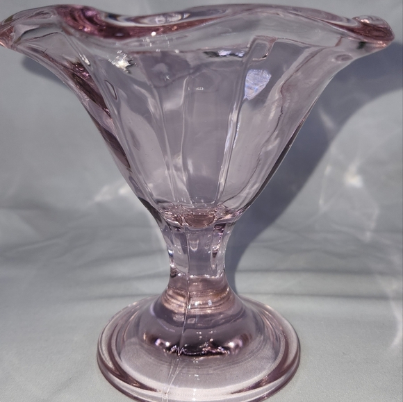 Set of 4 Vintage Coloured Glass Sundae Parfaits. - Picture 6 of 13